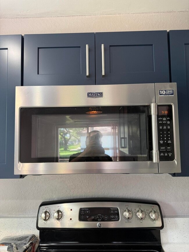 Building Photo - 9831 NW 24th St