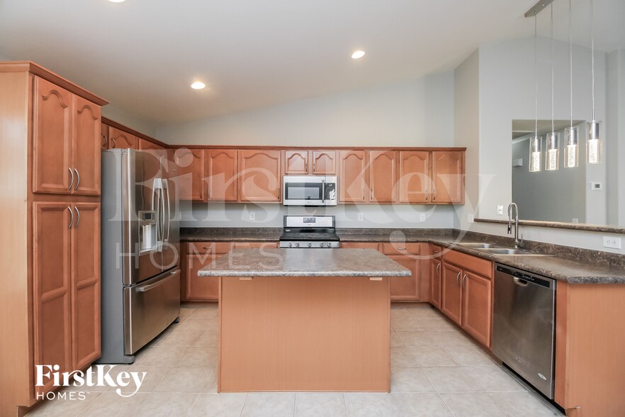 Building Photo - 480 W Dexter Way