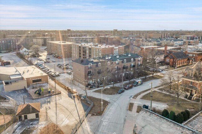 Building Photo - 815 Pearson St