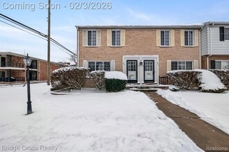 Building Photo - 4811 Mansfield Ave