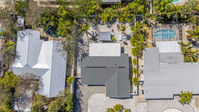 Building Photo - 330 N Tessier Dr