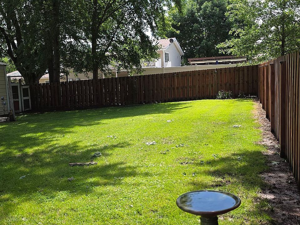 Building Photo - 544 Midland Dr
