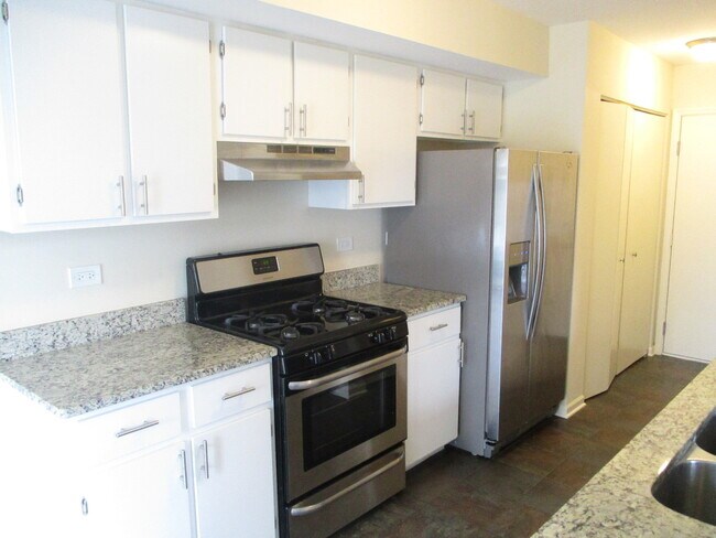 Building Photo - 203 Teak Ln