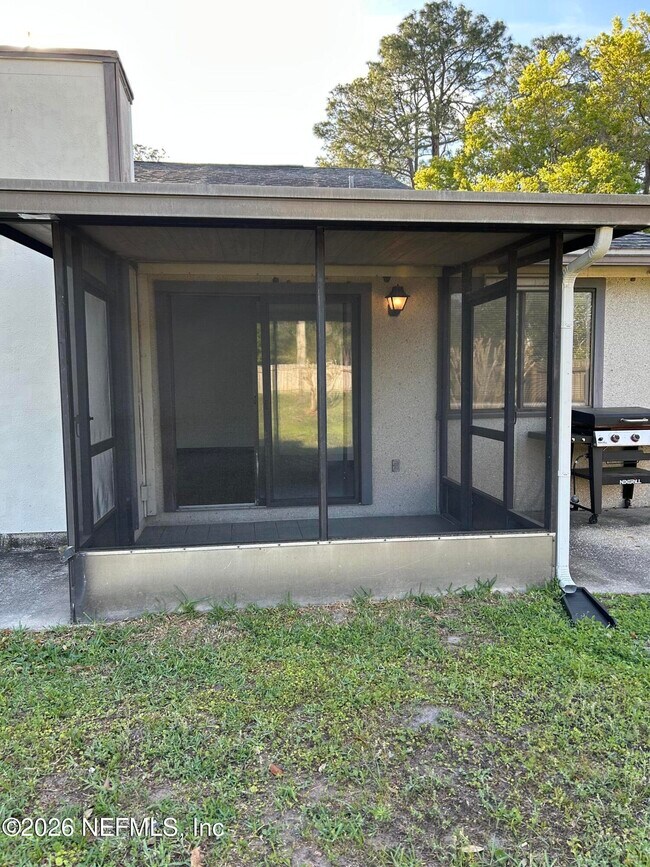 Building Photo - 4655 Trevi Dr