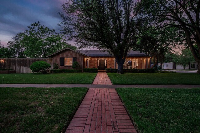 Building Photo - Must see, beautiful home!