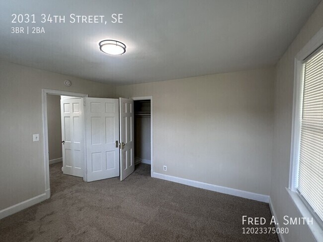 Building Photo - 2031 34th St SE