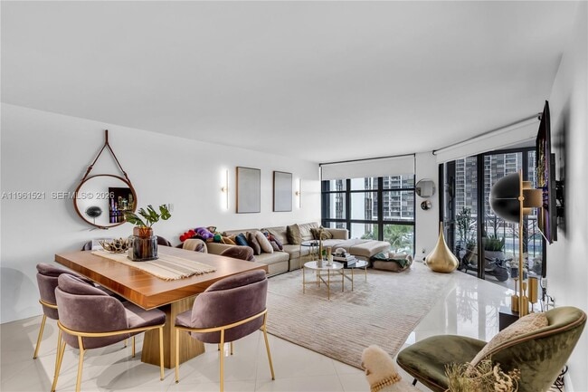 Building Photo - 1925 Brickell Ave