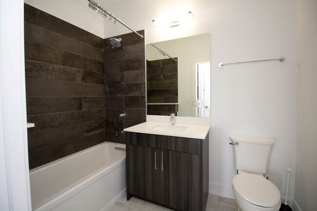 Building Photo - 1554 N Talman Ave