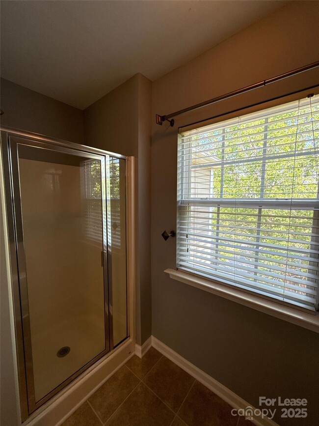 Building Photo - 4819 Abercromby St