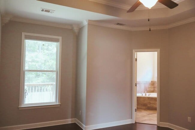 Building Photo - 205 Windcrest Cir