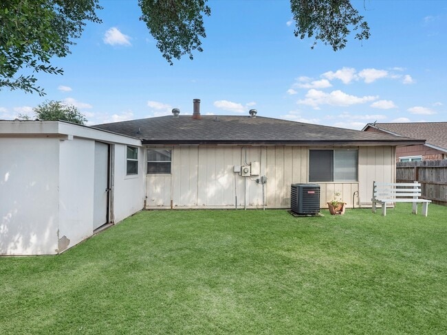 Building Photo - 7234 Lost Fable Ln