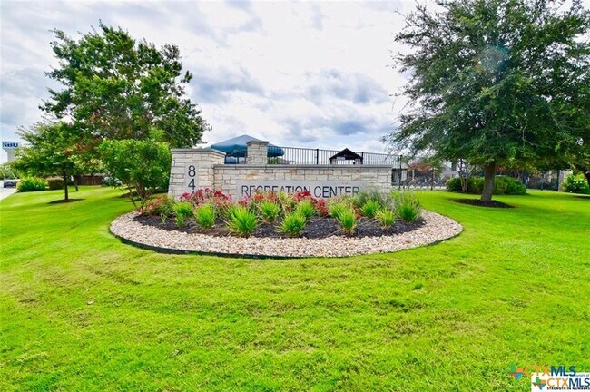 Building Photo - 738 Great Oaks Dr