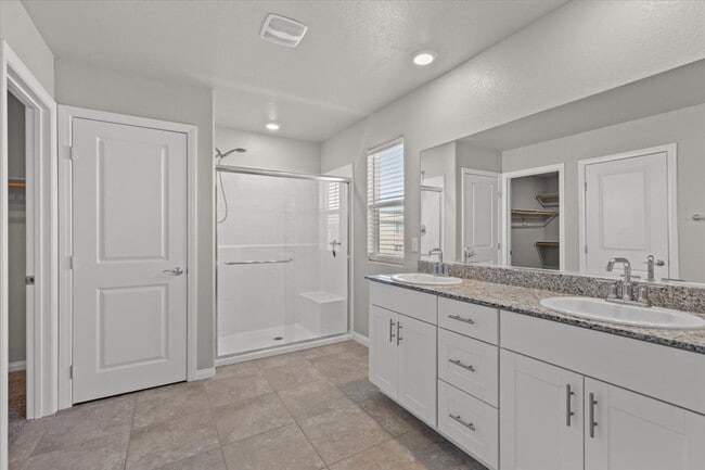 Building Photo - Expansive, Luxurious 5-Bedroom Oasis with ...