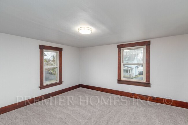 Building Photo - 2103 17th St NE