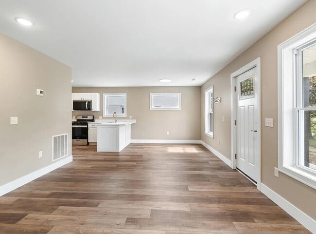 Building Photo - 707 Homewild Ave