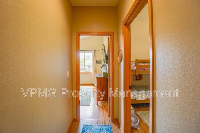 Building Photo - 1204 NE 89th Ave