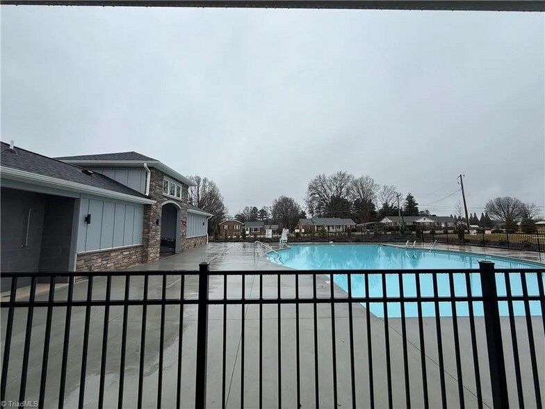 Building Photo - 1694 Hallview Ct