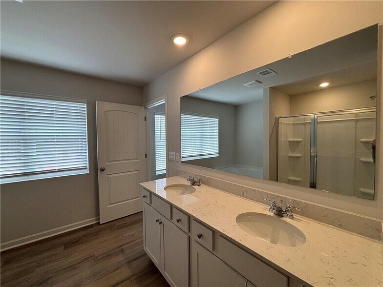 Building Photo - 6652 Parson St