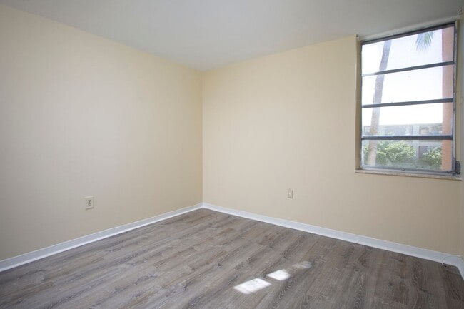 Building Photo - 2 Bedroom 2 Bathroom in Santa Clara Condo