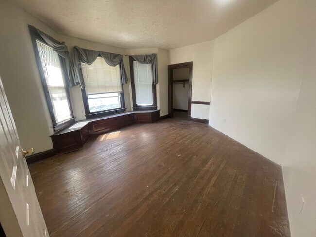 Building Photo - (1614 8th Ave)