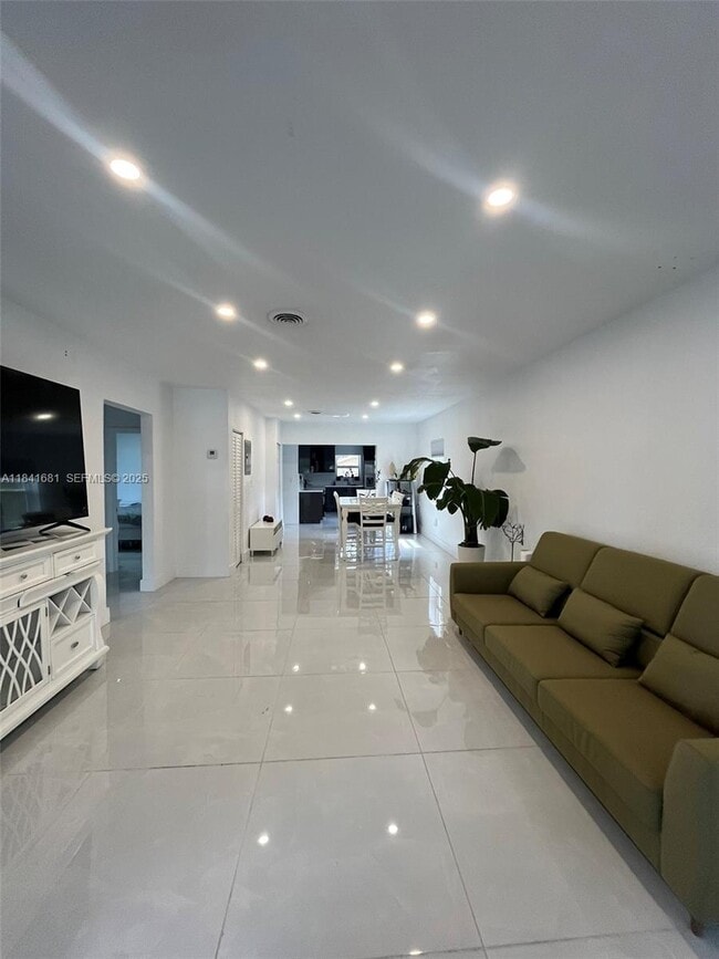 Building Photo - 1172 NE 160th Terrace