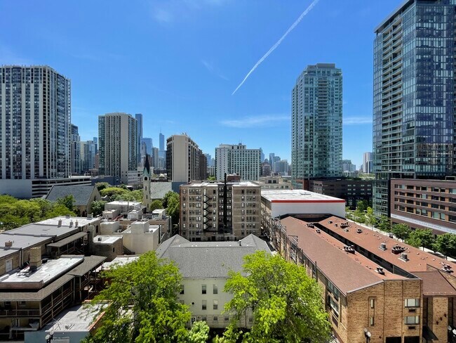 Building Photo - 1212N N La Salle Dr