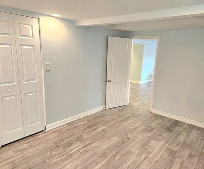 Building Photo - Beautiful 3-Bedroom Garden Apartment in the Heart of Salt Lake City