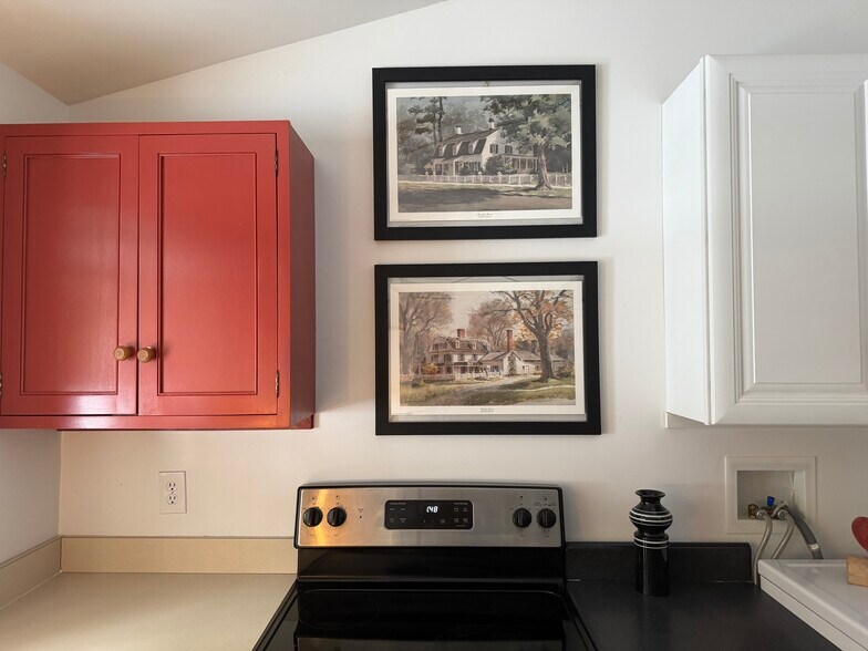 Building Photo - 300 Chestnut Hill Rd