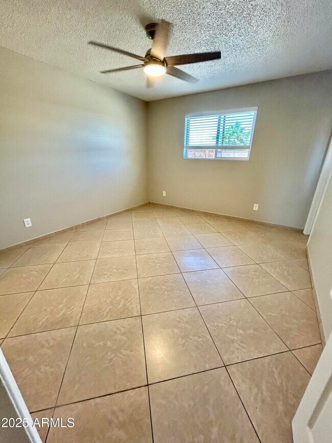 Building Photo - 4024 W Las Palmaritas Dr