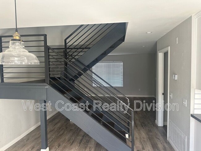 Building Photo - 10635 Aristocrat Ct