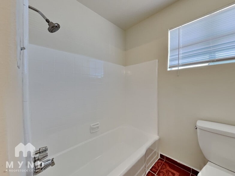 Building Photo - 5632 N 35th Ave