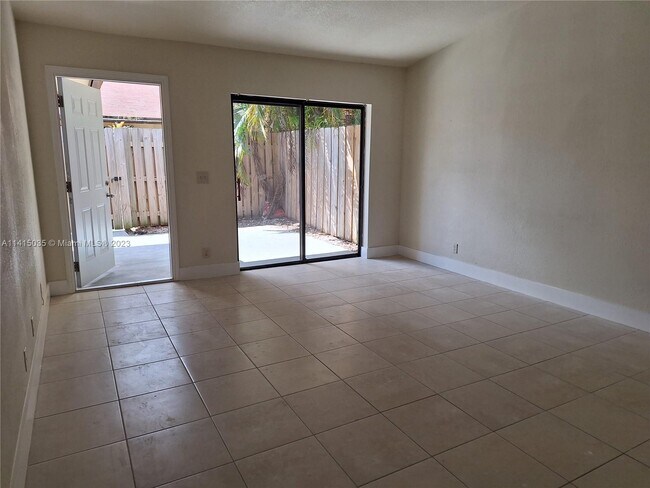 Building Photo - 4322 Woodstock Dr