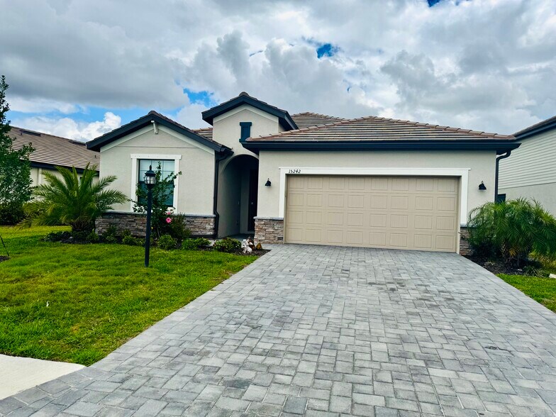 Building Photo - 15242 Serene Shores Loop