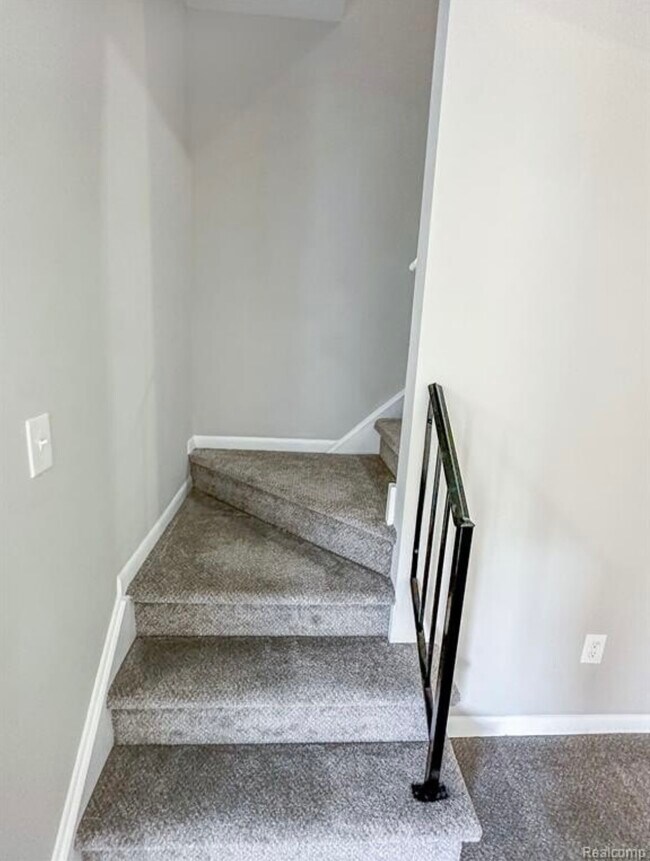 Building Photo - 41856 Langley Dr