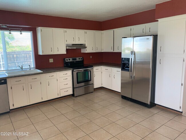 Building Photo - 2602 S Black Moon Dr