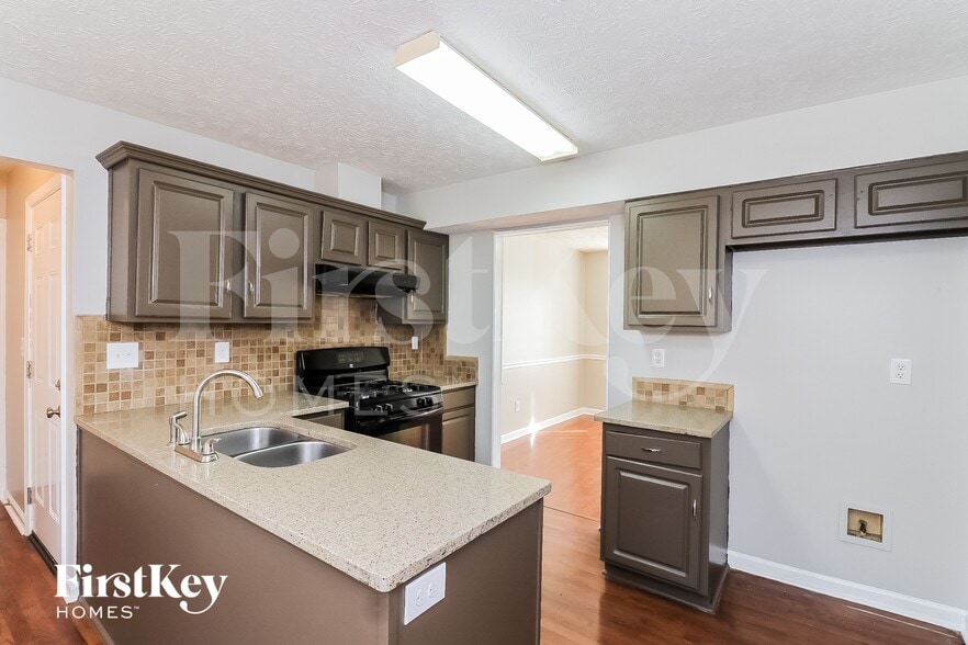Building Photo - 3583 Saddlebrook Dr
