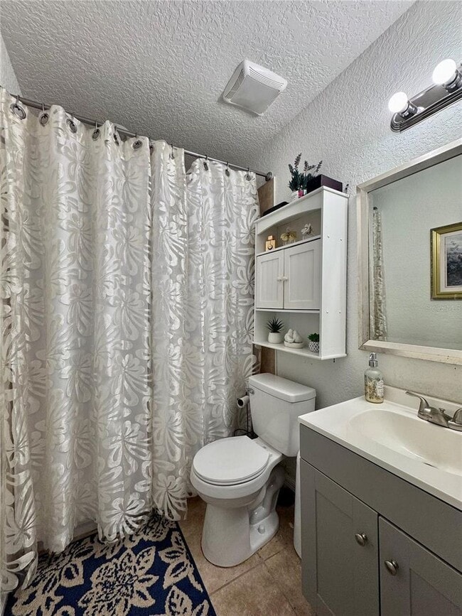 Building Photo - 6Bed 3 bath ...  MOTHER/DAUGHTER BEAUTIFUL HOUSE IN DOWNTOWN KISSIMMEE!!!