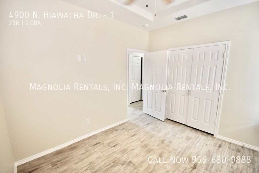 Building Photo - 4900 N Hiawatha Dr
