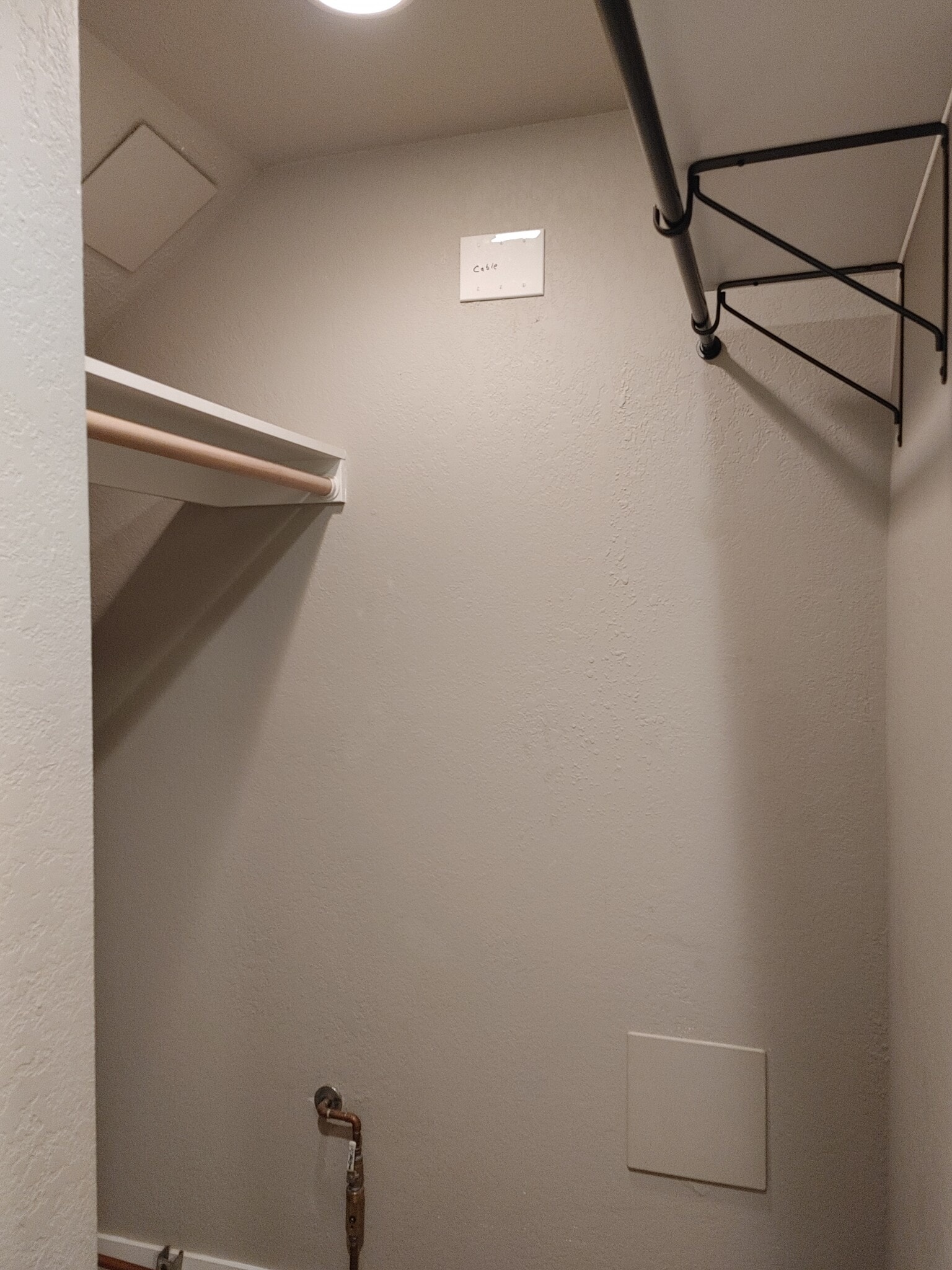 Building Photo - 1619 W Providence Ave