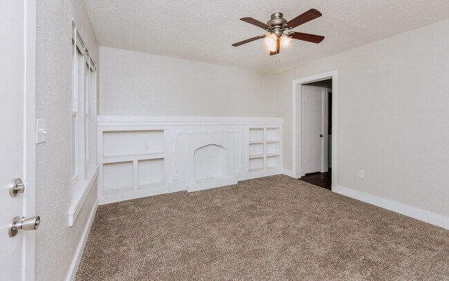 Building Photo - 2 Bedroom 1 bath