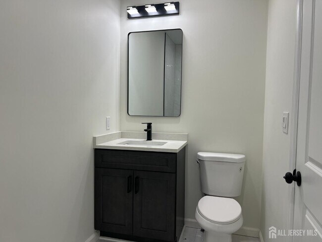 Building Photo - 33 Obert St