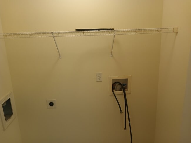 Building Photo - 685 Georgetown Ln