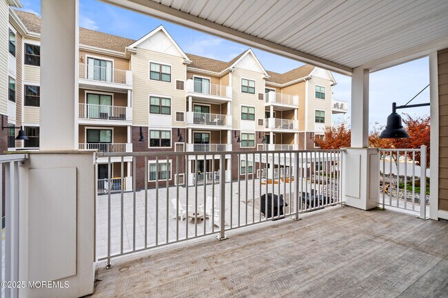 Building Photo - 165 Pavilion Ave