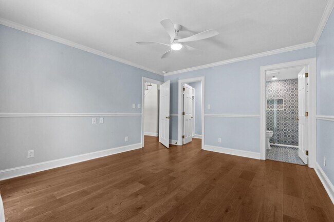 Building Photo - 5704 Woodside Ave