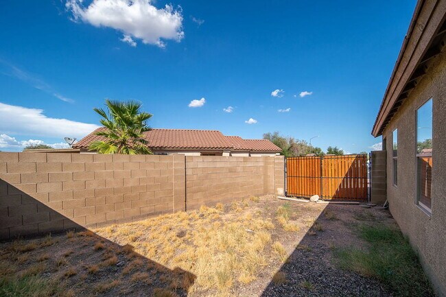 Building Photo - 14028 N 150th Ln