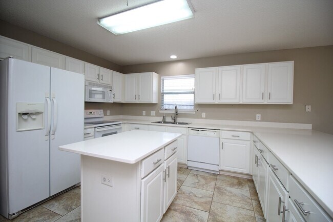 Building Photo - 2BD/2BA Patio Home Near NAS with Fenced Ya...