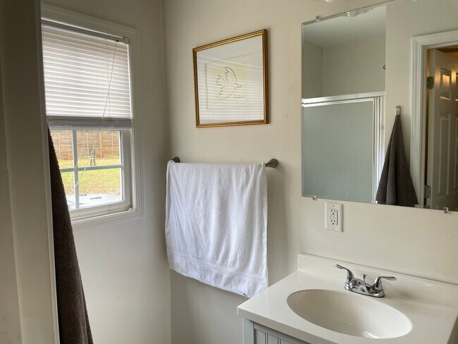 Building Photo - 3BR Close to the Heart of Normaltown