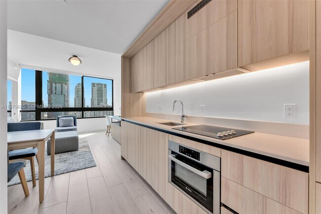 Building Photo - 225 N Miami Ave