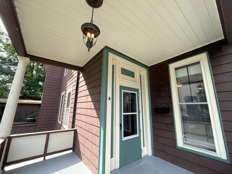 Private Front Porch - 419 W Gray St