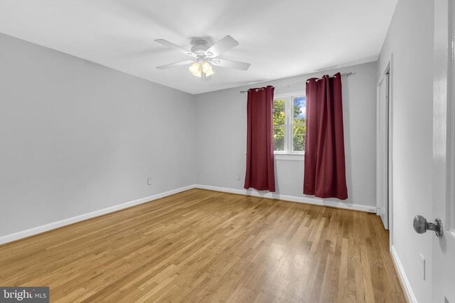 Building Photo - 38 E Rosemont Ave